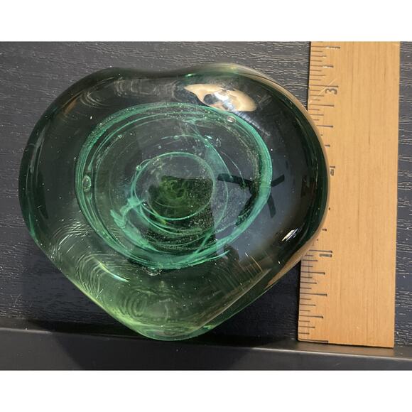Green Heart Shaped Glass Paperweight Hand Blown With Shamrock Stamp - Picture 10 of 10